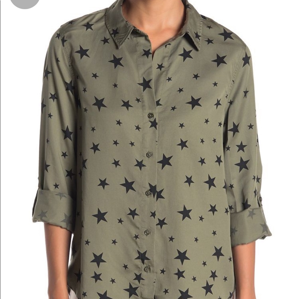 ❌sold❌Olive star print button down XL